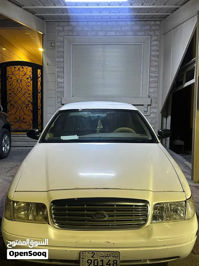 Ford Crown Victoria 2012 photo 5