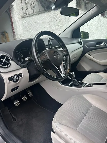 Mercedes-Benz B180 2012 photo 3