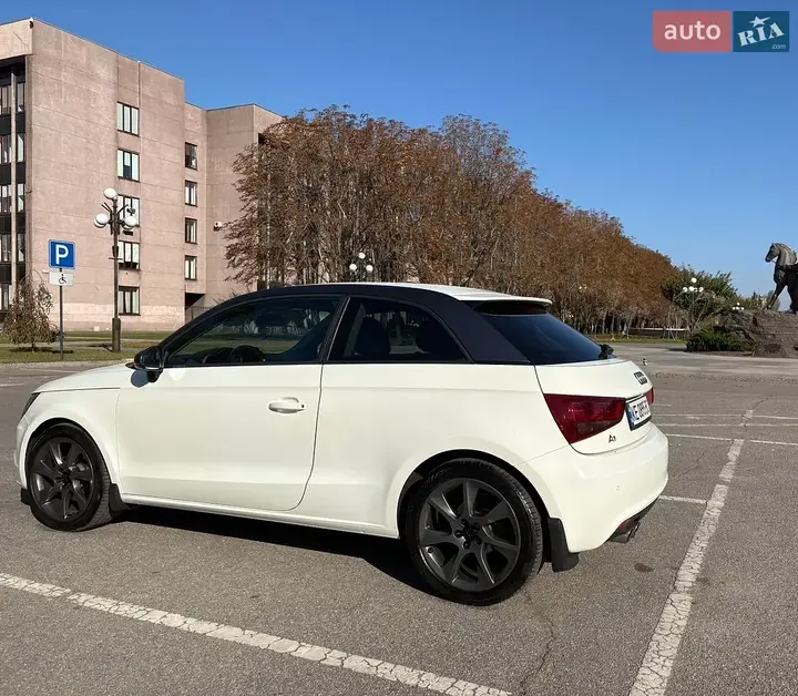 Audi A1 2010 photo 3