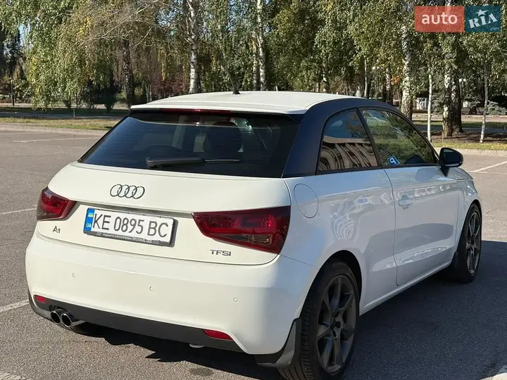 Audi A1 2010 photo 2