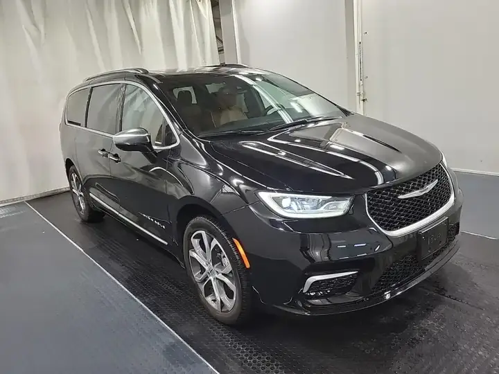 Chrysler Pacifica 2024 photo 3