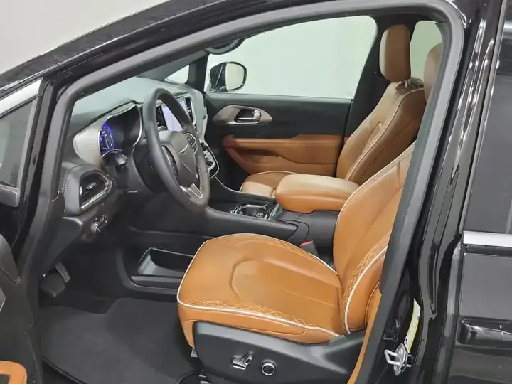 Chrysler Pacifica 2024 photo 4