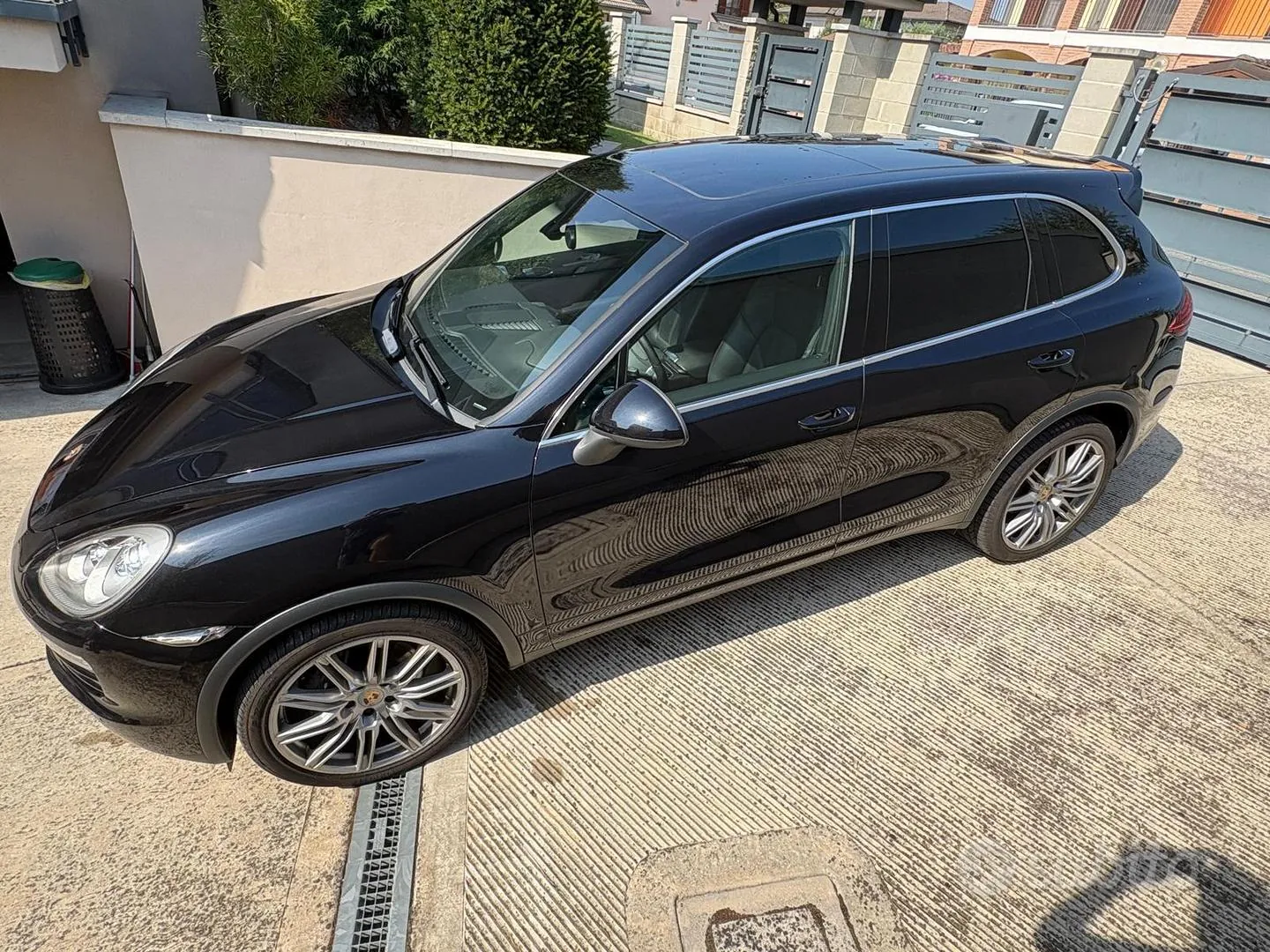 Porsche Cayenne 2013 photo 2