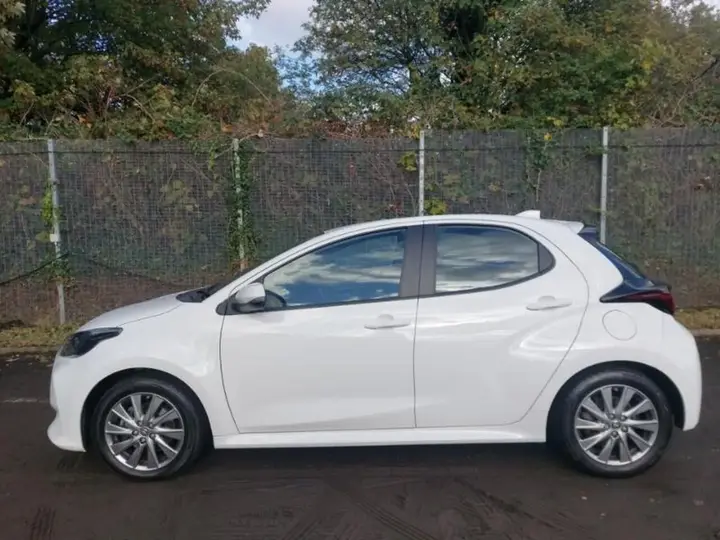 Toyota Yaris 2023 photo 4