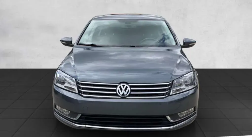 Volkswagen Passat 2014 photo 2