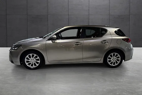Lexus Ct200H 2019 photo 2