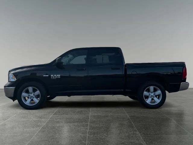 Ram 1500 Classic 2023 photo 2