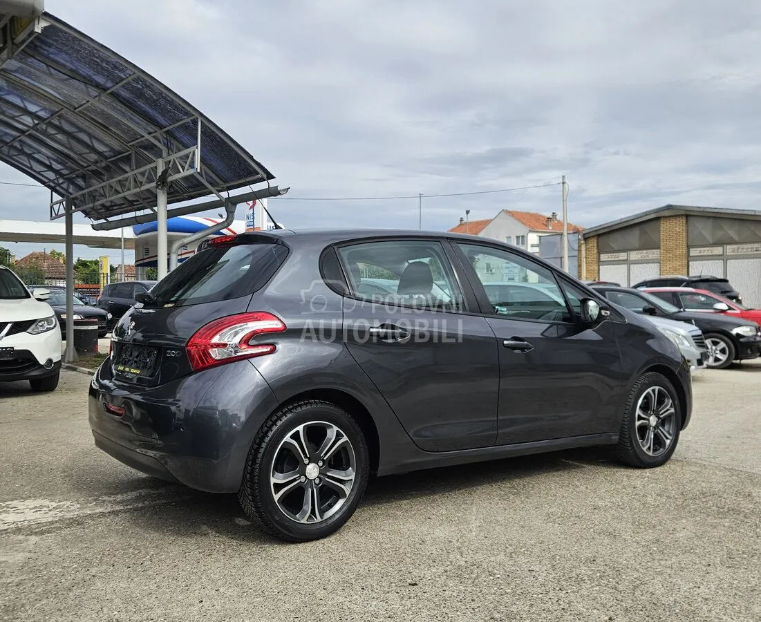 Peugeot 208 2015 photo 5