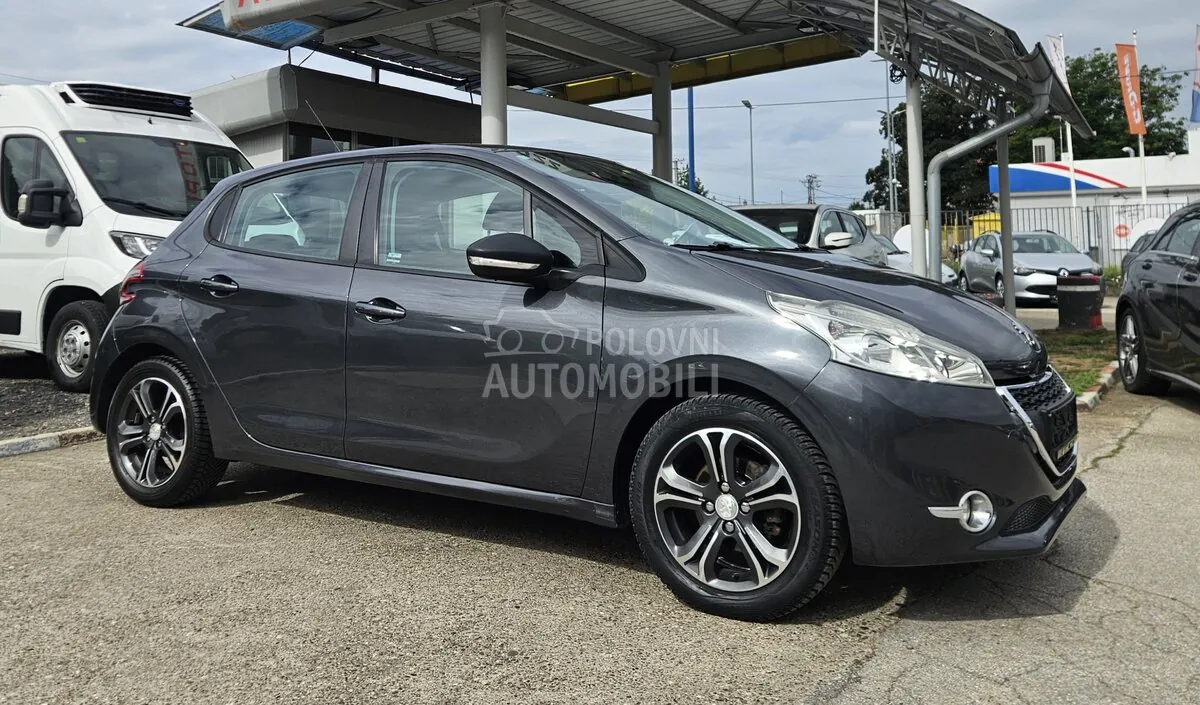 Peugeot 208 2015 photo 3