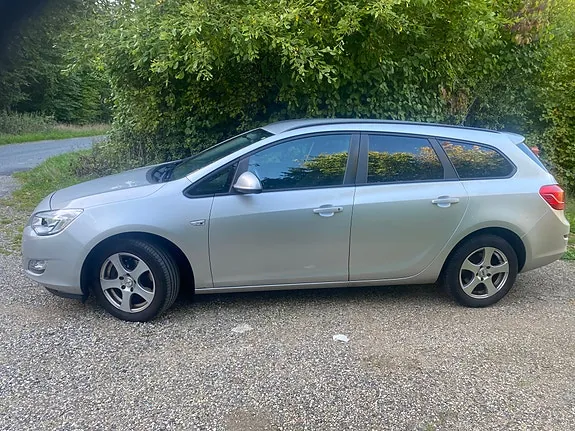 Opel Antara 2012 photo 2
