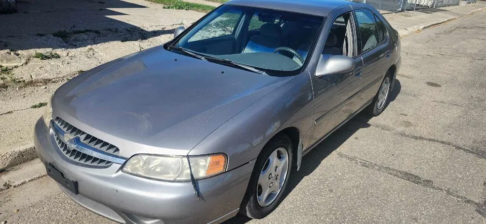 Nissan Altima 2000 photo 2
