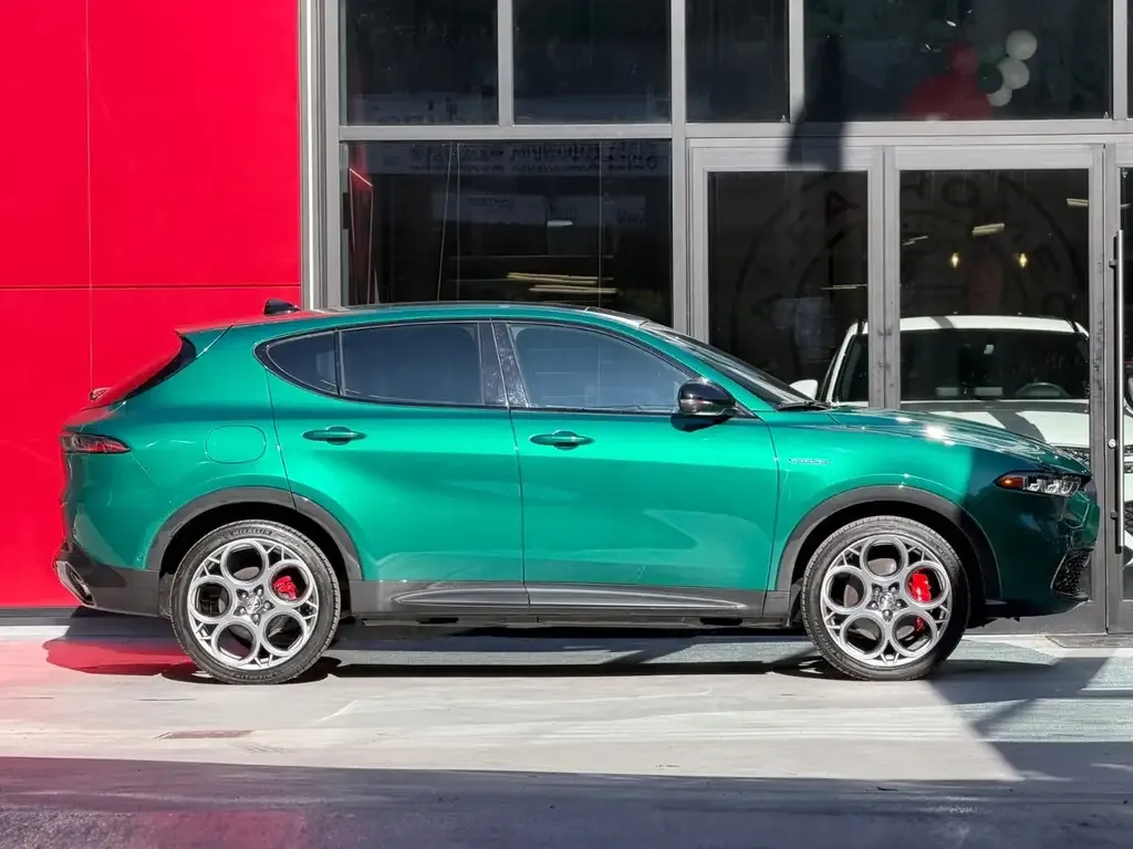Alfa Romeo Tonale 2024 photo 2