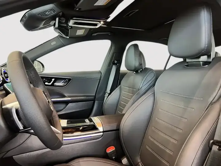 Mercedes-Benz C300 2025 photo 3