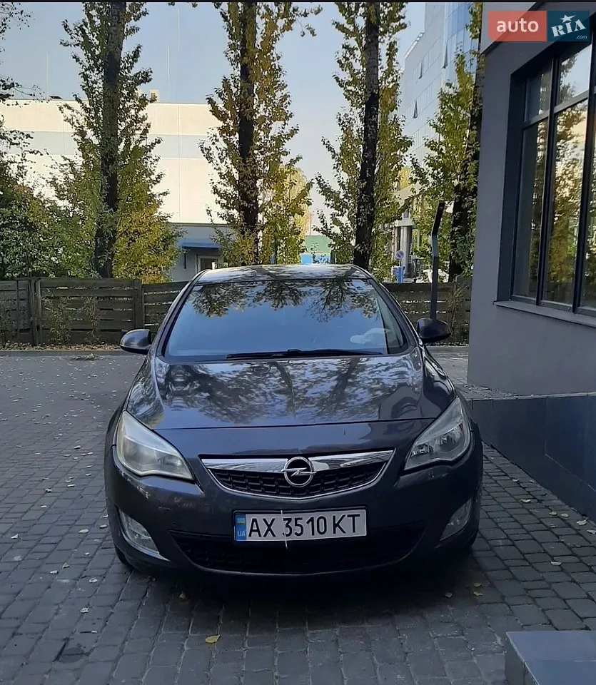 Opel Astra 2011 photo 3