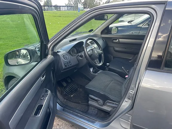 Suzuki Swift 2005 photo 2