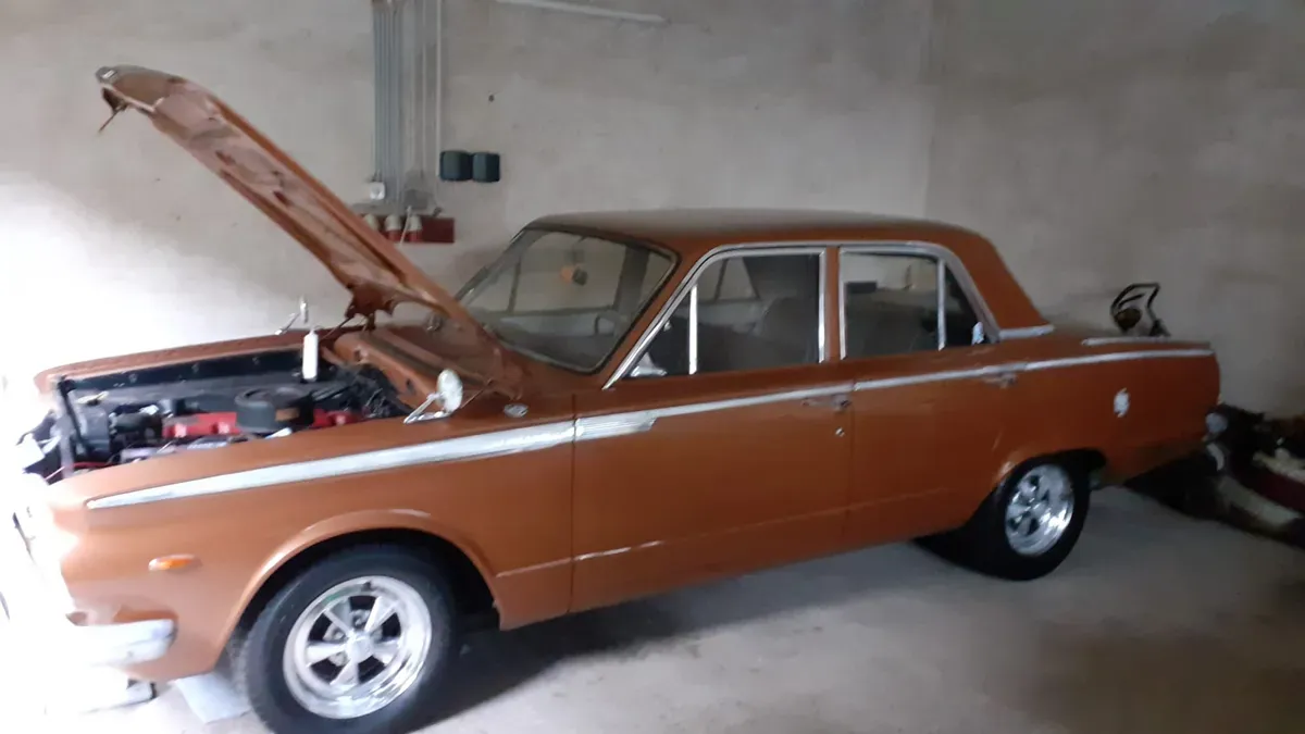 Plymouth Valiant 1965 photo 2