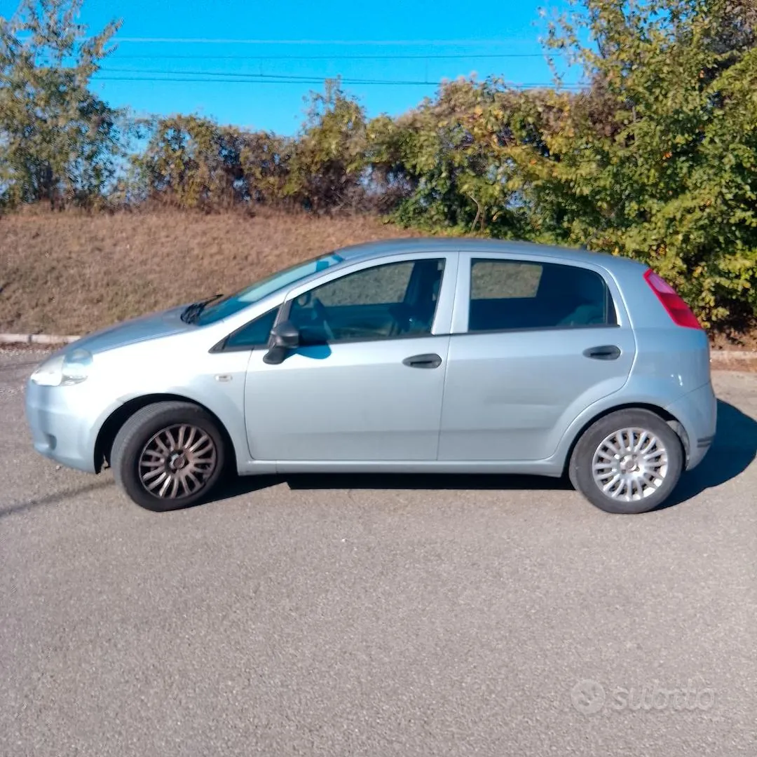 Fiat Grande Punto 2010 photo 3