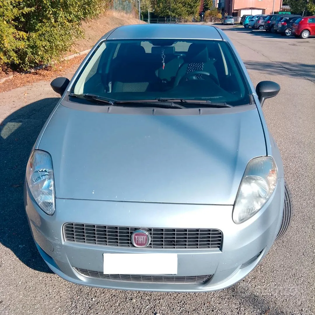 Fiat Grande Punto 2010 photo 2