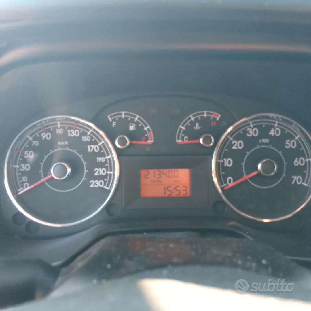Fiat Grande Punto 2010 photo 4
