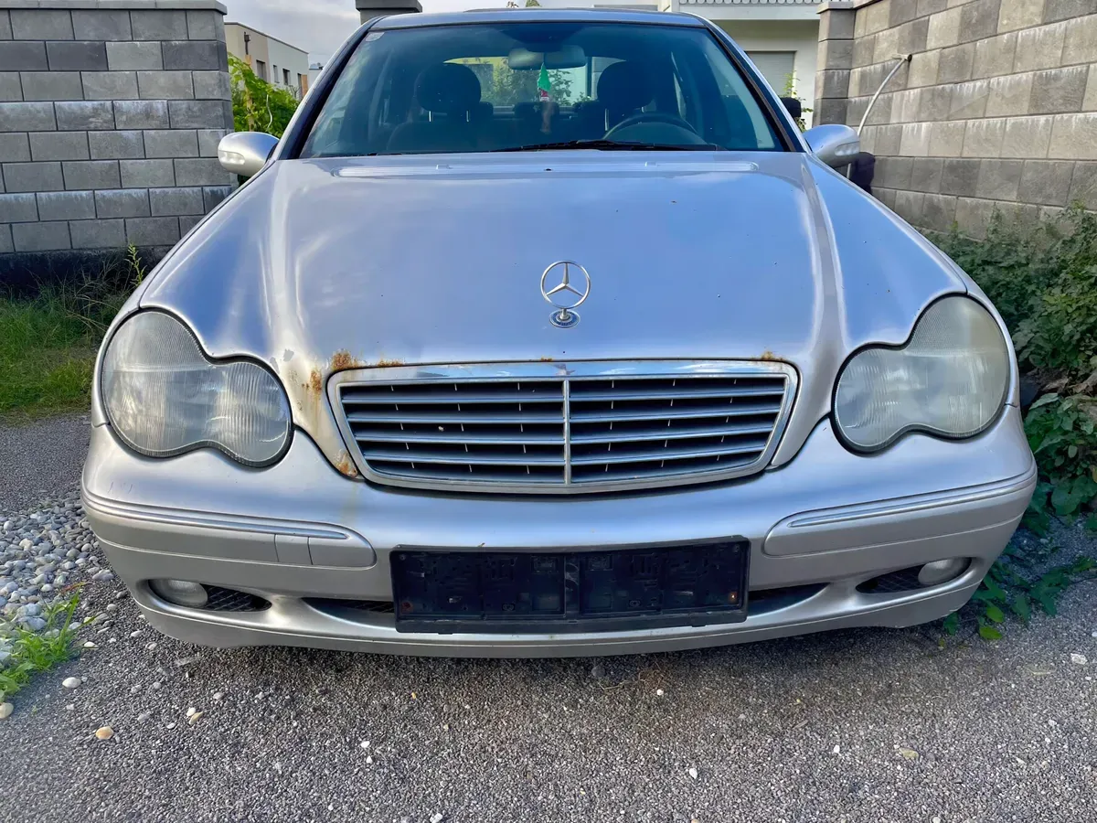 Mercedes-Benz C-Class 2003 photo 2