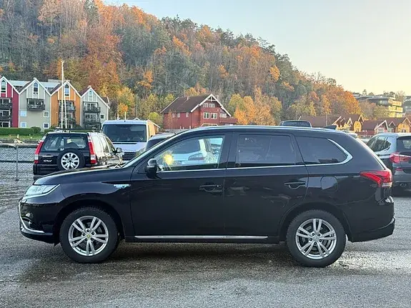 Mitsubishi Outlander 2017 photo 2