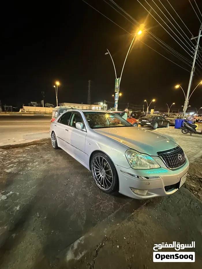 Toyota Crown 2006 photo 2