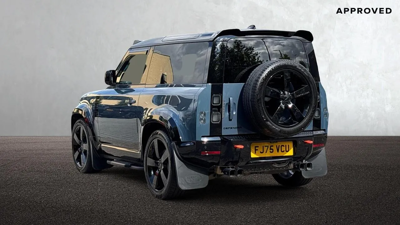 Land Rover Defender 90 2025 photo 2