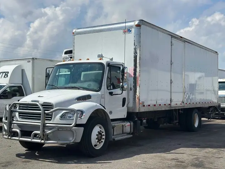 Freightliner M2 2023 photo 2