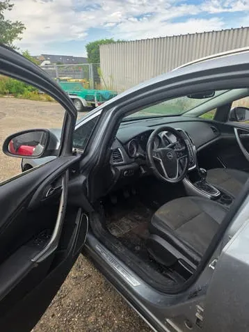 Opel Astra 2011 photo 3