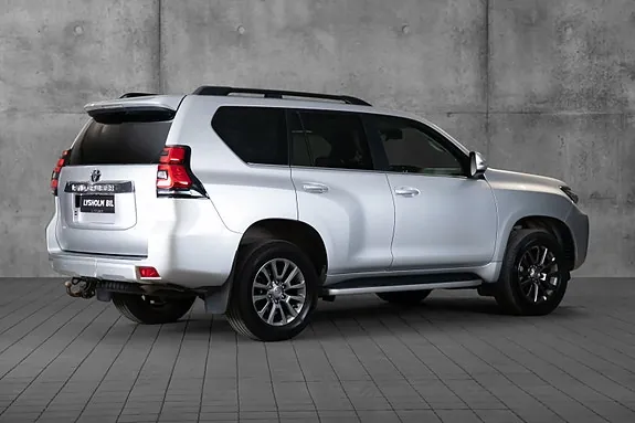 Toyota Land Cruiser 2018 photo 2