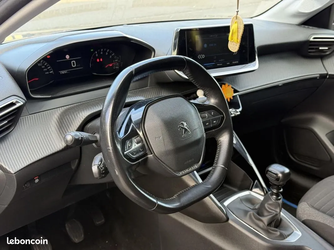 Peugeot 208 2020 photo 3