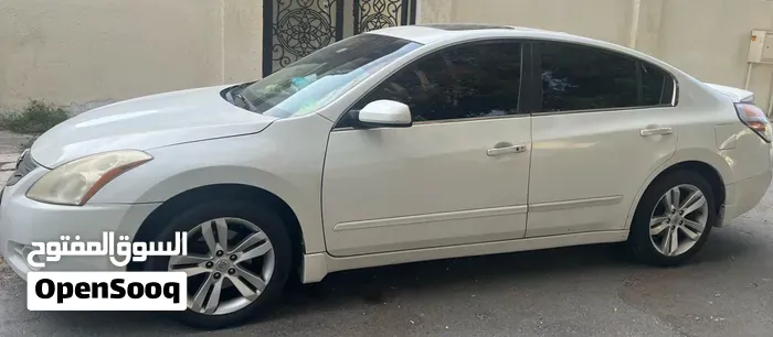 Nissan Altima 2011 photo 2