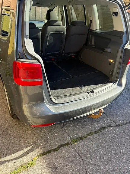 Volkswagen Touran 2012 photo 2