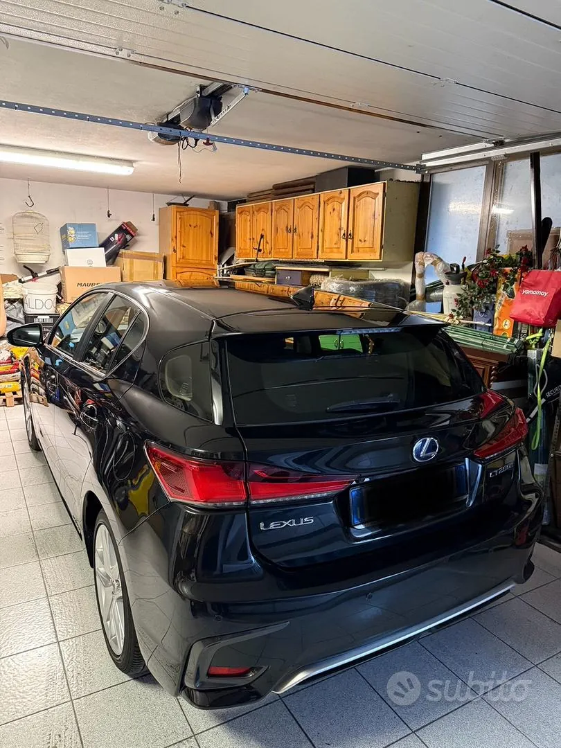 Lexus Ct200H 2018 photo 3