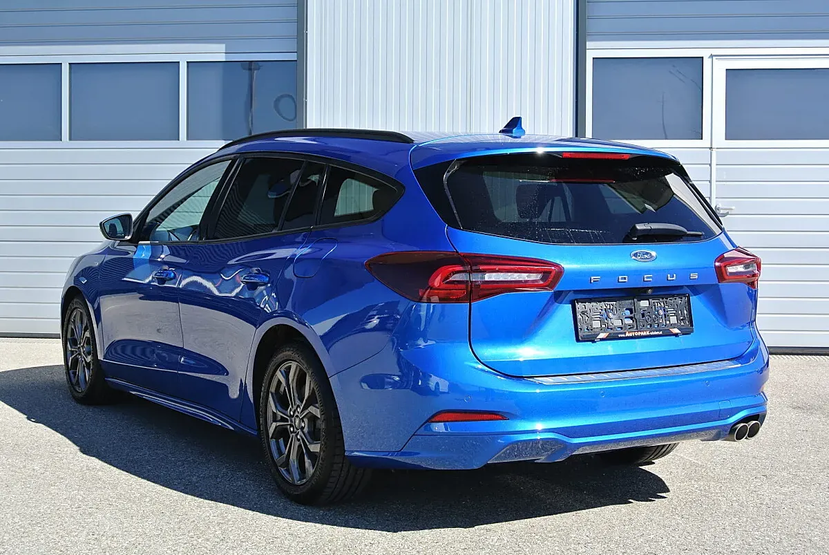 Ford Focus 2023 photo 2
