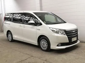 Toyota Noah 2015 photo 2