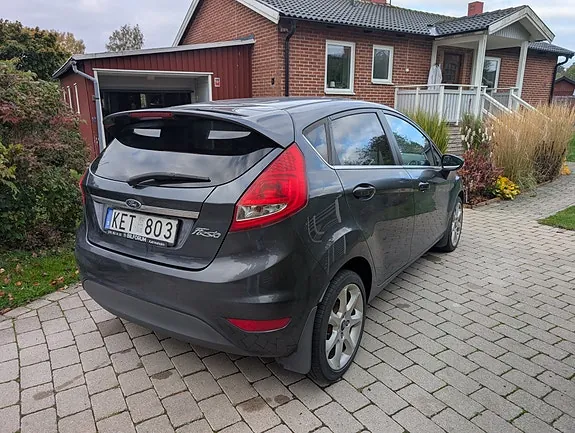 Ford Fiesta 2010 photo 4