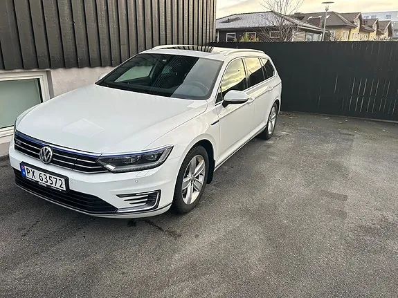 Volkswagen Passat 2018 photo 2