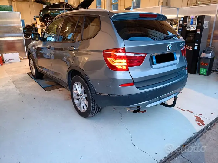 BMW X3 2011 photo 2