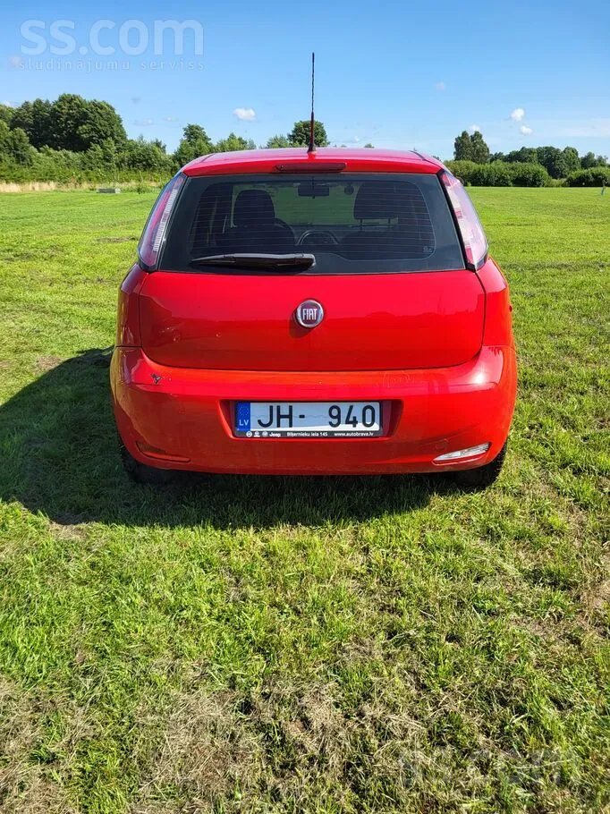 Fiat Punto 2013 photo 2