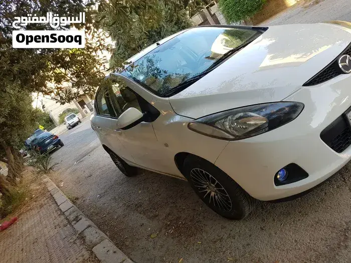 Mazda 2 2012 photo 4