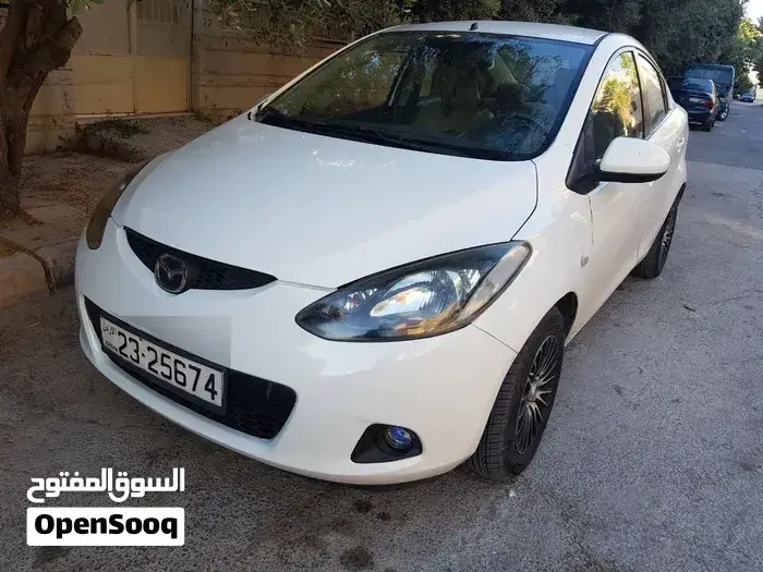 Mazda 2 2012 photo 2