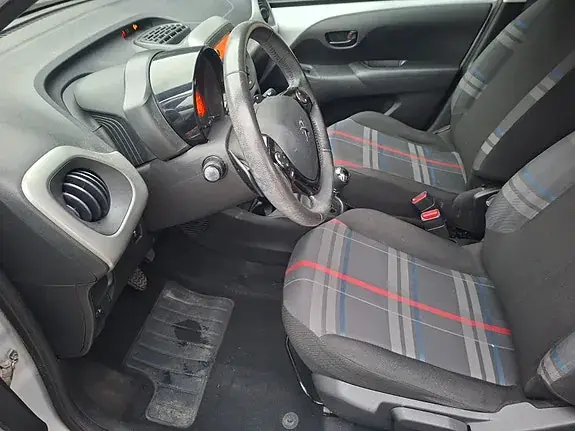 Peugeot 108 2015 photo 5