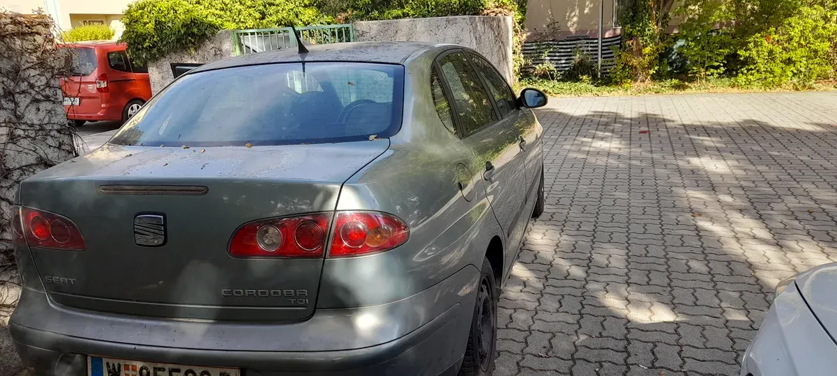 Seat Cordoba 2003 photo 2