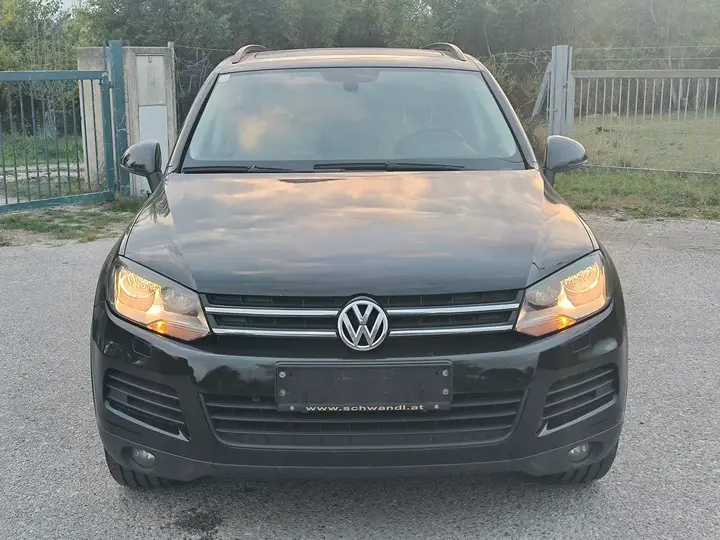 Volkswagen Touareg 2011 photo 2