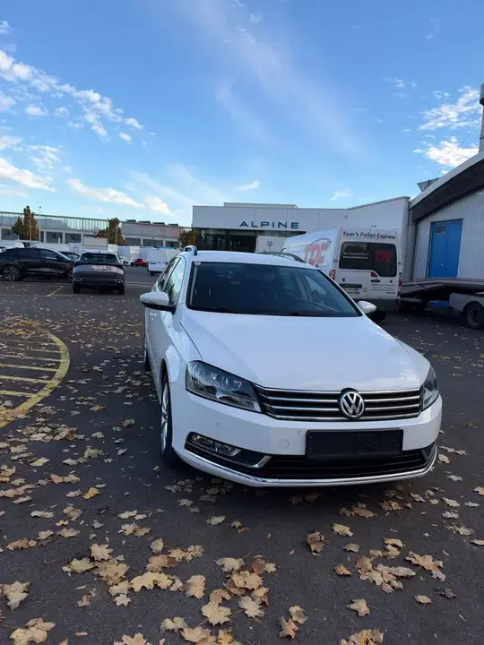 Volkswagen Passat 2011 photo 2