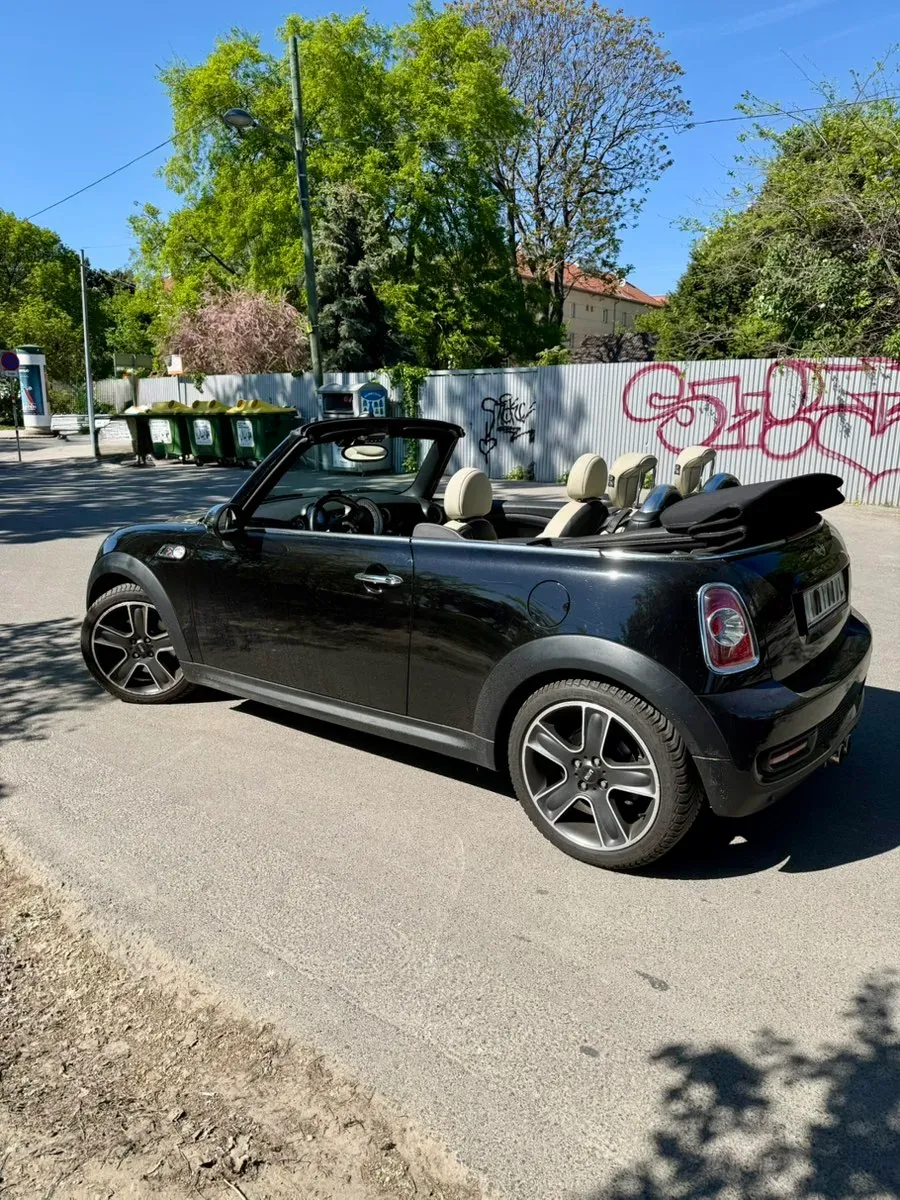 Mini Cabrio 2012 photo 2