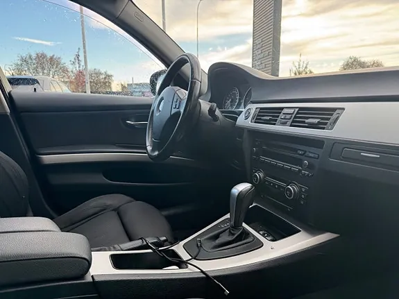 BMW 320D 2009 photo 4