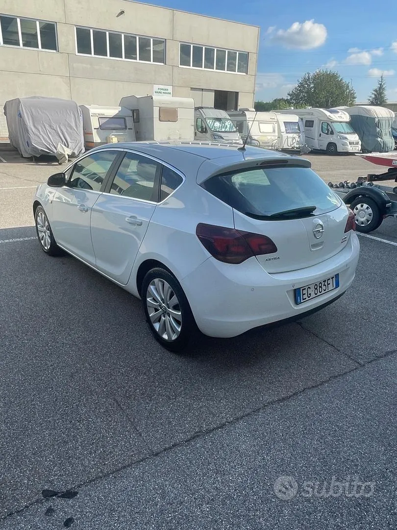 Opel Astra 2011 photo 5
