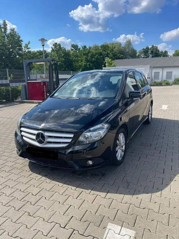 Mercedes-Benz B 200